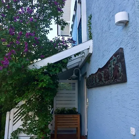 Blaues Haus Apartman *